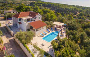 6 Bedroom Gorgeous Home In Milna